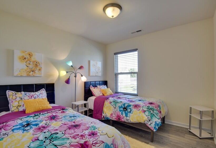 Spacious Gastonia Home W/ Pool Access!