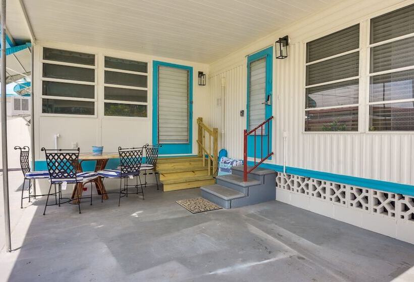 Sunny Bradenton Retreat   Visit Anna Maria Island!
