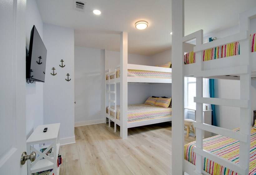Sunny Gulfport Vacation Rental: Walk To Beaches!