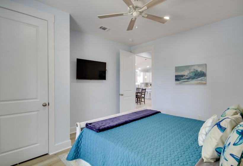 Sunny Gulfport Vacation Rental: Walk To Beaches!