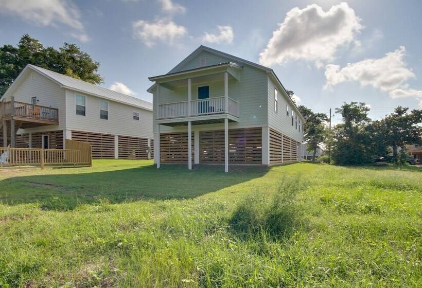Sunny Gulfport Vacation Rental: Walk To Beaches!