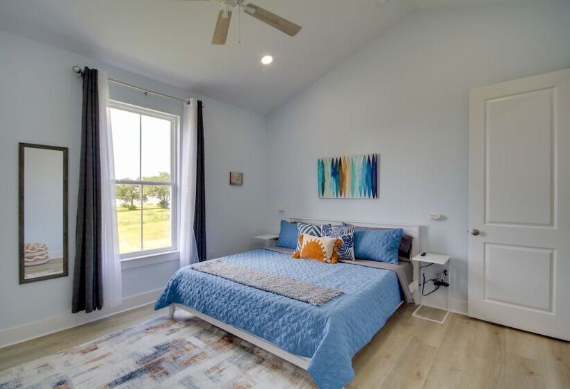 Sunny Gulfport Vacation Rental: Walk To Beaches!