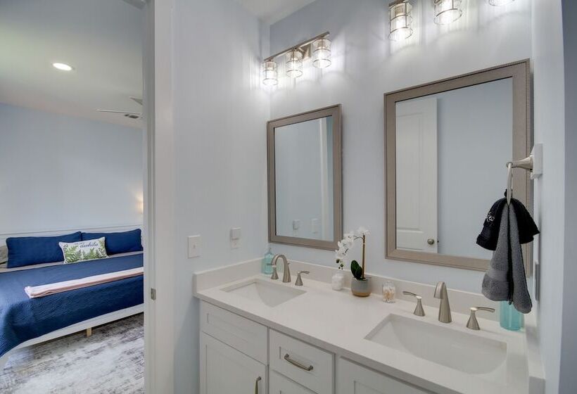 Sunny Gulfport Vacation Rental: Walk To Beaches!