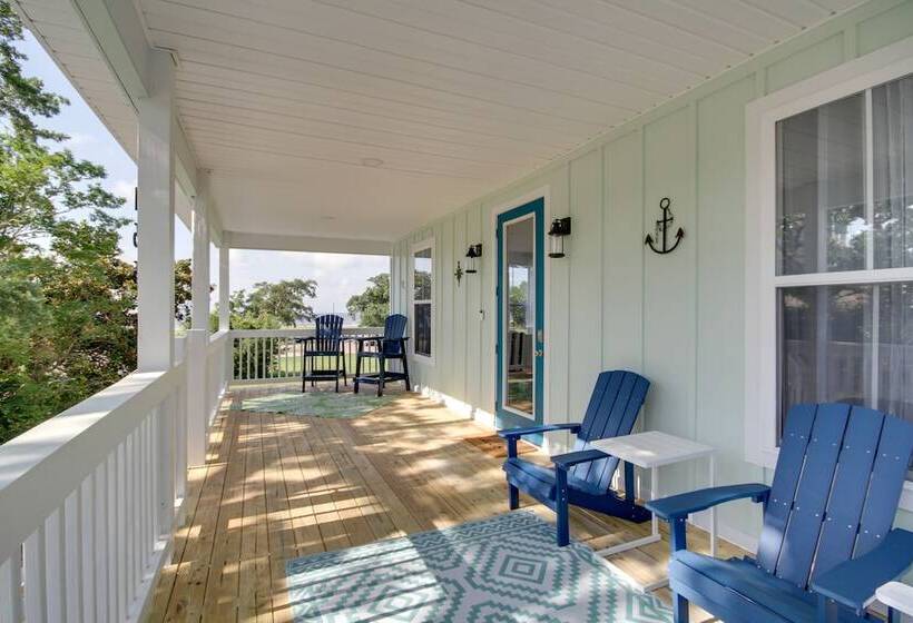 Sunny Gulfport Vacation Rental: Walk To Beaches!