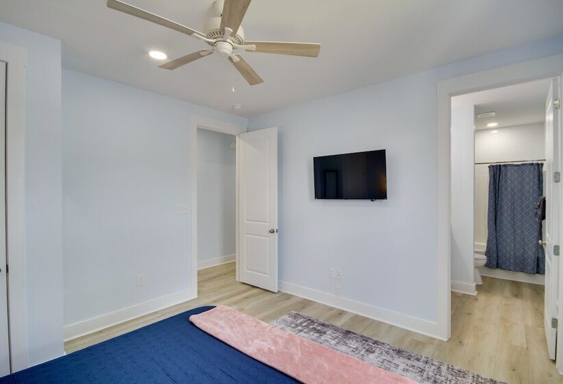 Sunny Gulfport Vacation Rental: Walk To Beaches!