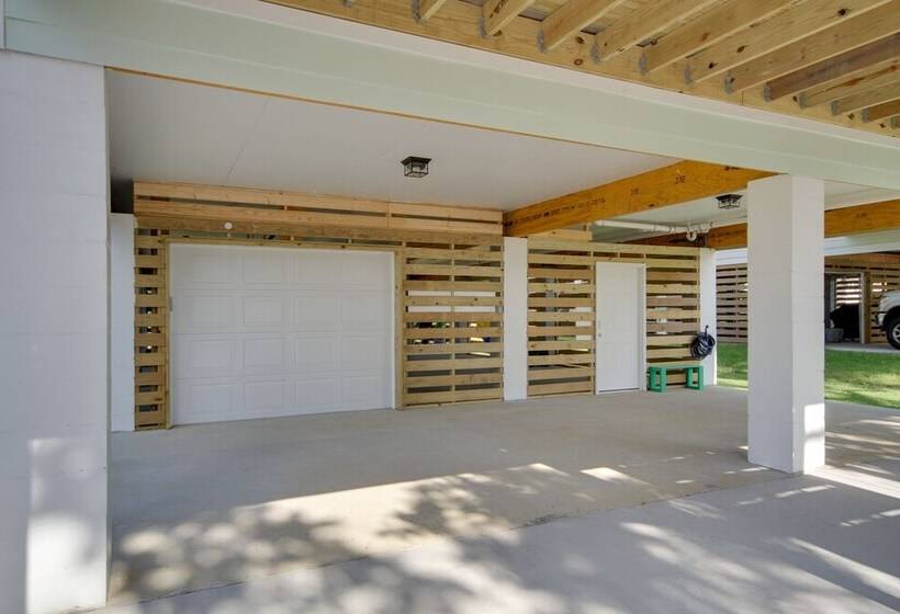 Sunny Gulfport Vacation Rental: Walk To Beaches!