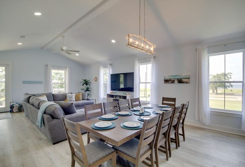 Sunny Gulfport Vacation Rental: Walk To Beaches!