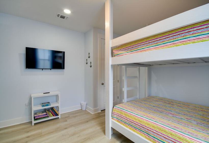 Sunny Gulfport Vacation Rental: Walk To Beaches!