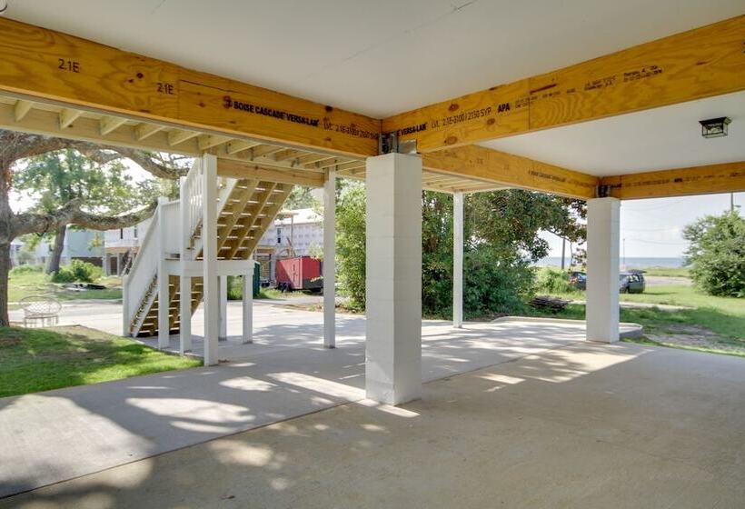 Sunny Gulfport Vacation Rental: Walk To Beaches!