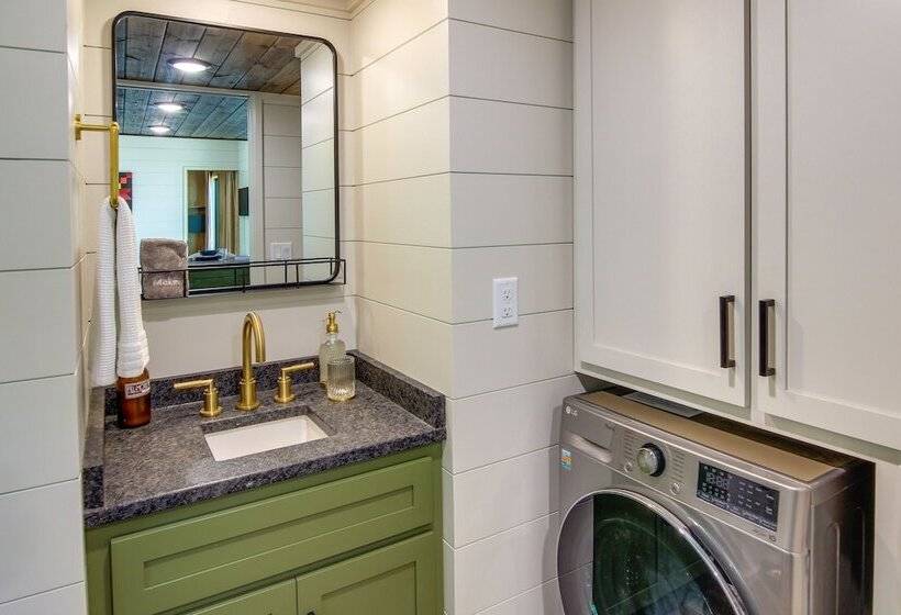 Upscale + Modern Tiny Cabin On Cane River!