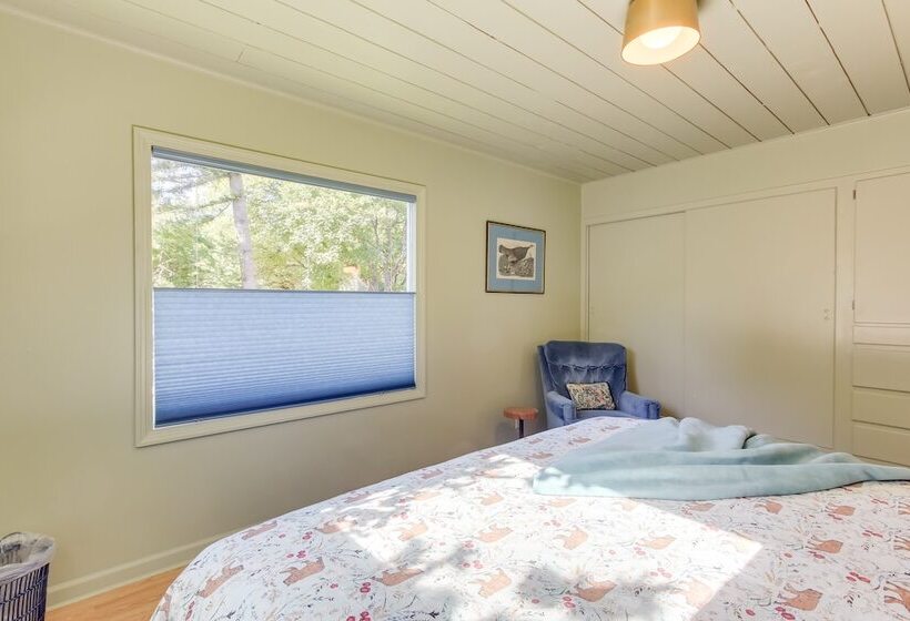 Vintage Cottage By Leaburg Canal W/ Large Yard!