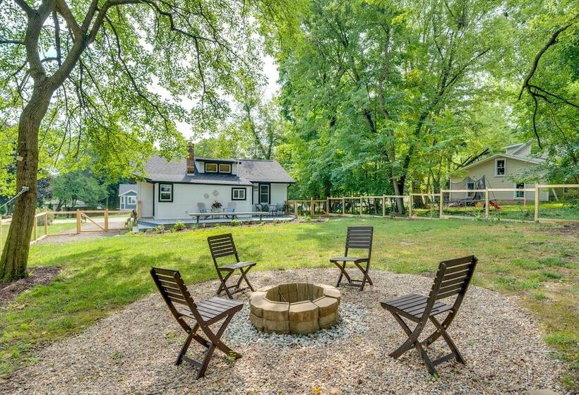 Welcoming Williams Bay Cottage W/ Deck & Fire Pit!