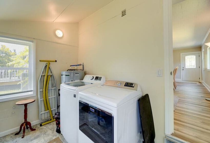 Well Equipped Morehead City Home ~ 5 Mi To Beach!