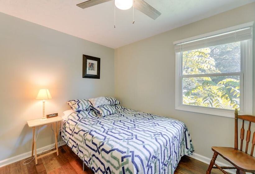 Well Equipped Morehead City Home ~ 5 Mi To Beach!