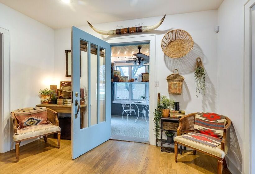 Whimsical Cottage Near Springfield Art Museum!