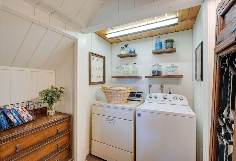 Airy Arnold Cabin Stay W/ Deck + Mountain Views!