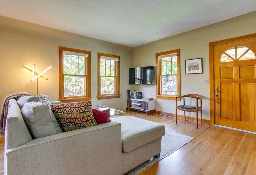 Bright Golden Home W/ Views   Walk To Downtown!
