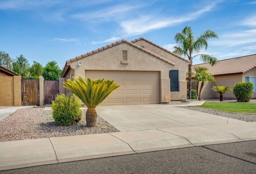 Bright Peoria Home W/ Gas Grill & Fire Pit!