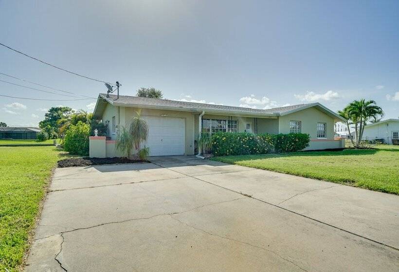 Dock & Screened Porch: Waterfront Cape Coral Home