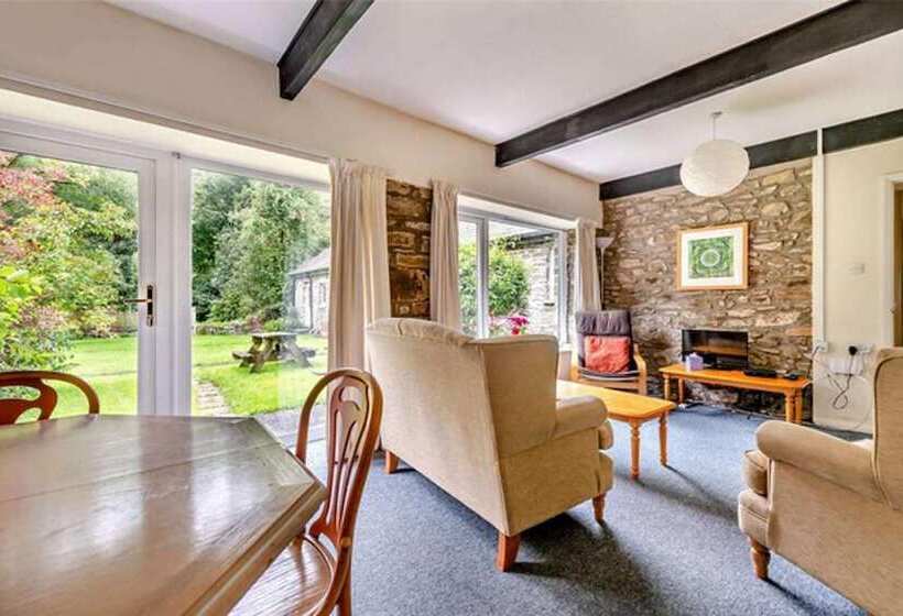 Charming 3 Bed Cottage In Llandysul
