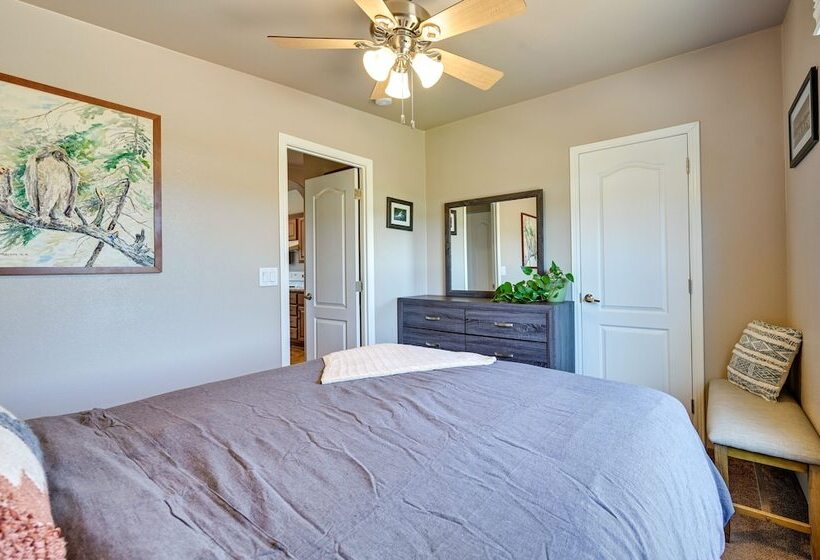 Williams Retreat W/ Patio Oasis & Mountain Views