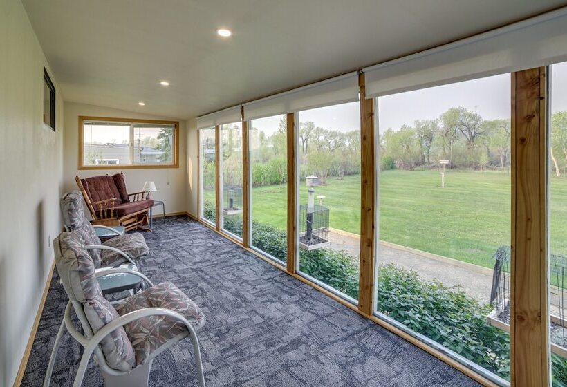 Cozy Montana Retreat W/ Patio, Grill & Fire Pit!