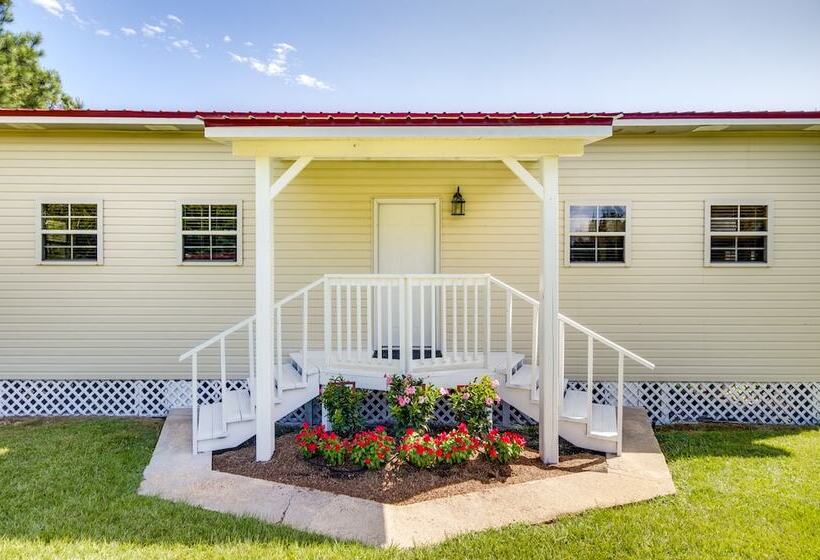 Cozy Summit Cabin W/ Hiking Trails & Fishing Pond!