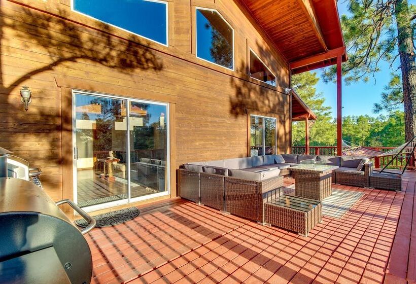 Dreamy Deck: Show Low Cabin On Over 2 Acres!