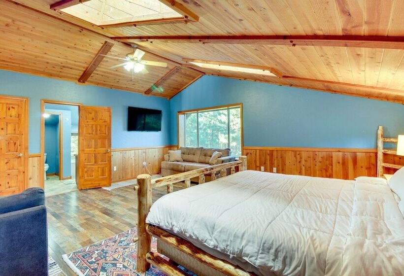 Dreamy Deck: Show Low Cabin On Over 2 Acres!
