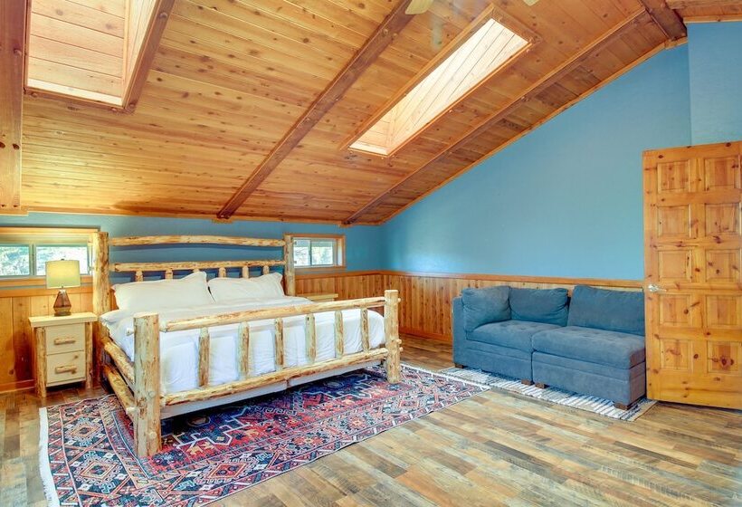 Dreamy Deck: Show Low Cabin On Over 2 Acres!