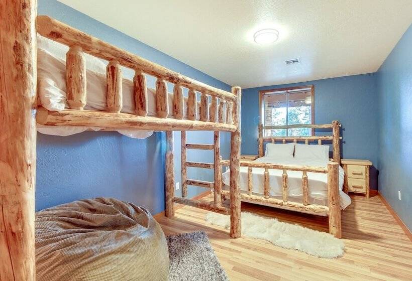 Dreamy Deck: Show Low Cabin On Over 2 Acres!