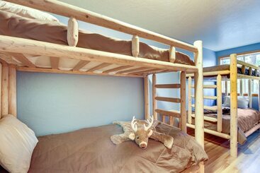 Dreamy Deck: Show Low Cabin On Over 2 Acres!