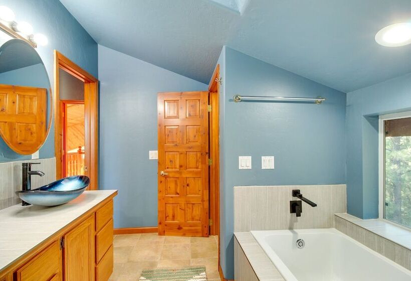 Dreamy Deck: Show Low Cabin On Over 2 Acres!