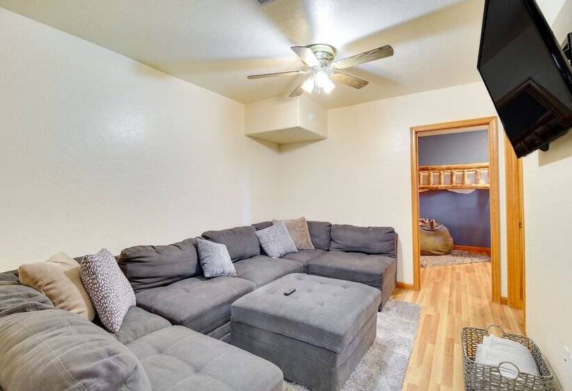 Dreamy Deck: Show Low Cabin On Over 2 Acres!