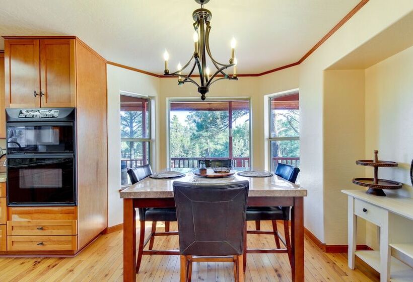 Dreamy Deck: Show Low Cabin On Over 2 Acres!