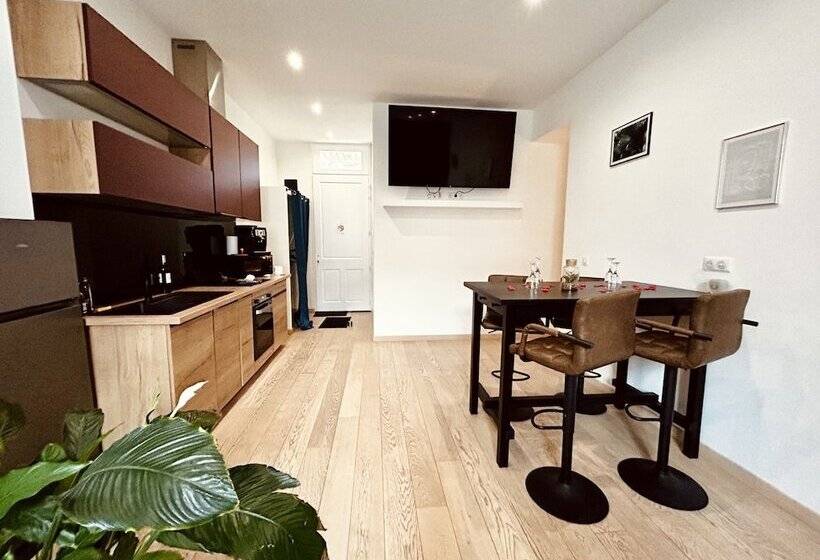 هتل 26 Rue Du Grand Maurian