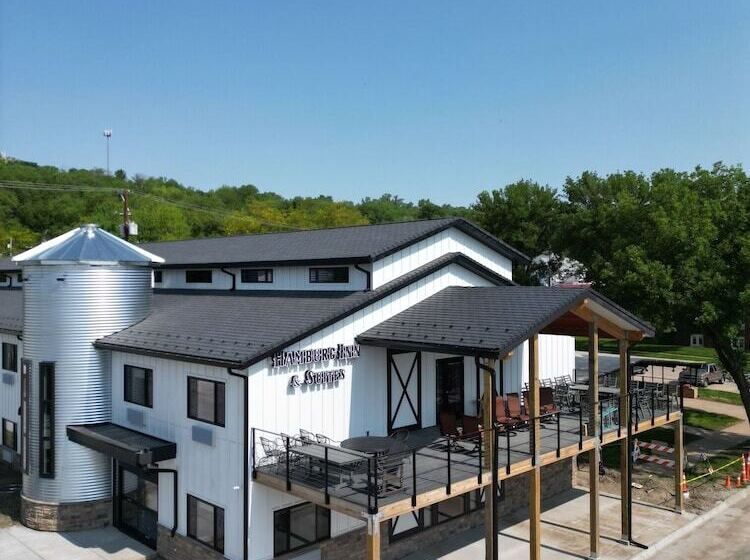 فندق Hamburg Inn & Suites