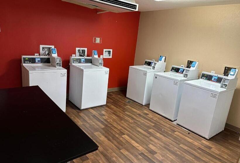 فندق Hometowne Studios By Red Roof Southfield