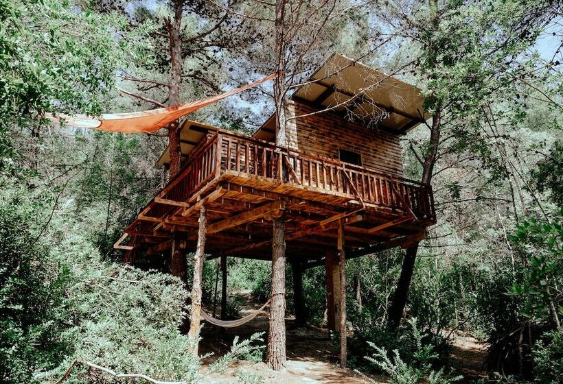 فندق Treehouses Ljubač Glamping Robinson