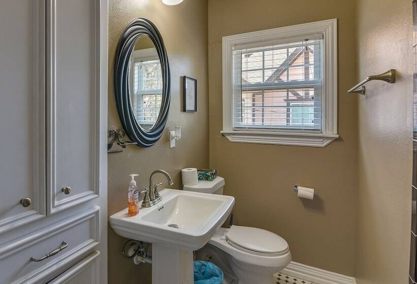 Quaint Houston Hideaway   3 Mi To Downtown!