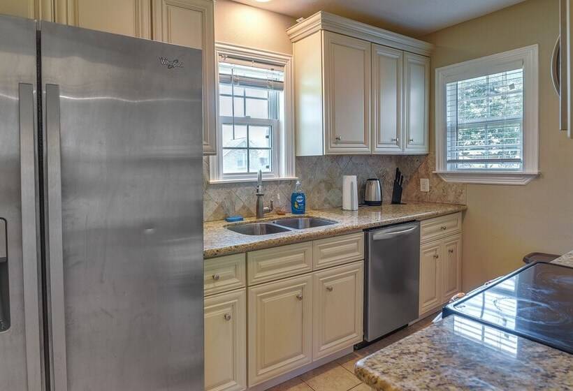 Quaint Houston Hideaway   3 Mi To Downtown!