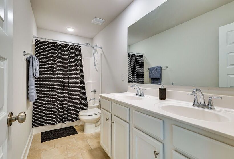 Huntsville Oasis W/ Basketball Court & Patio!