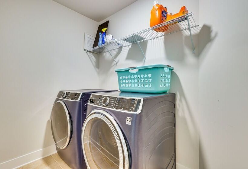 Huntsville Oasis W/ Basketball Court & Patio!