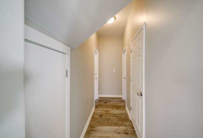 Indianapolis Home W/ Porch   Close To Mile Square!