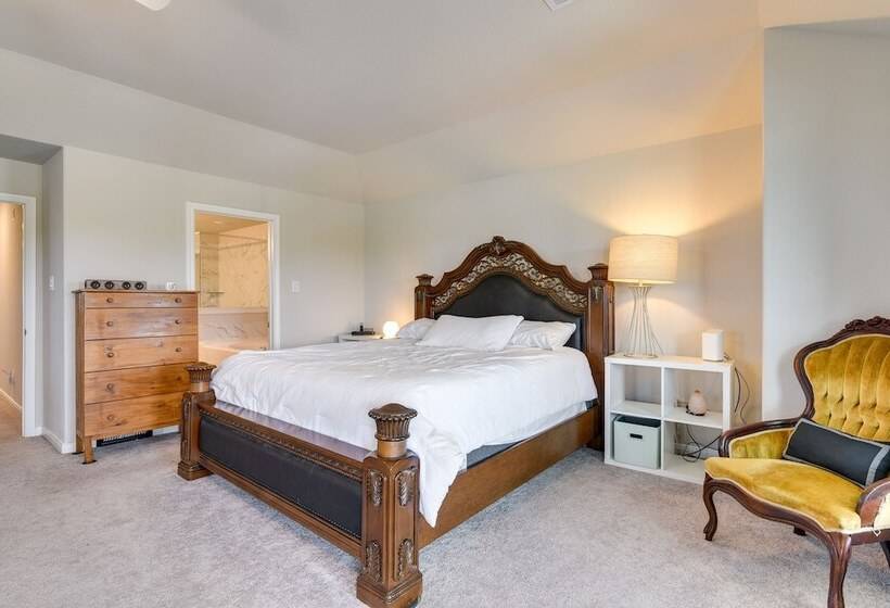 La Porte Home W/ Balconies: Walk To Beach!