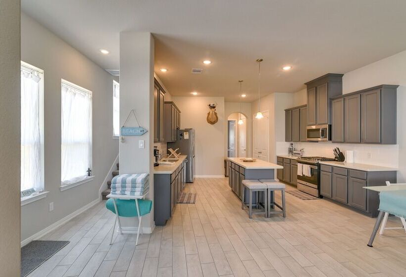 La Porte Home W/ Balconies: Walk To Beach!