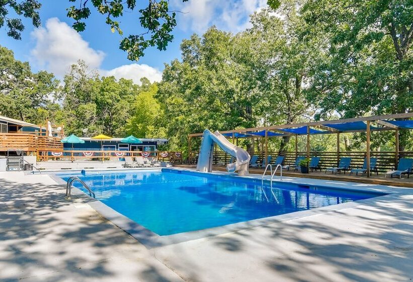 Lakefront Haven: Boat Slip, Deck & Community Pool!