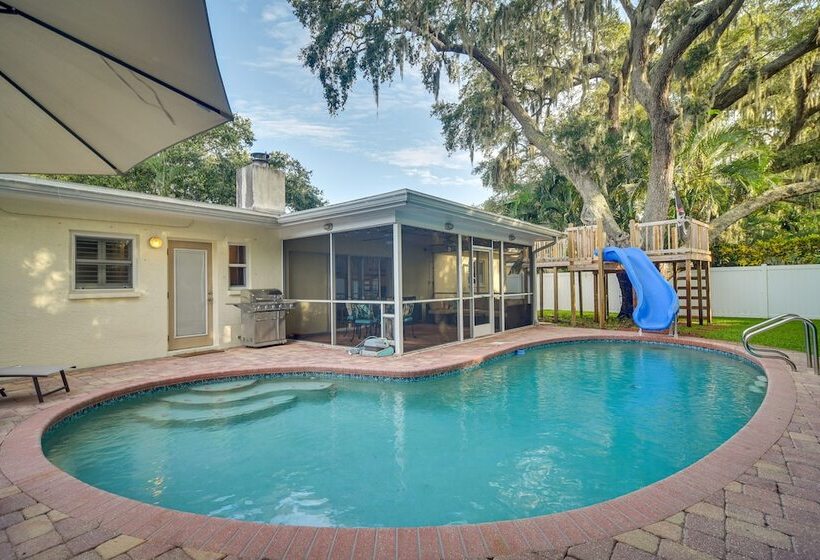 Largo Retreat W/ Private Pool, Slide & Treehouse!