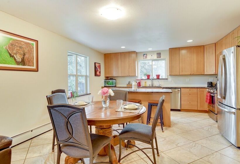 Lovely Soldotna Home, Steps From Kenai River
