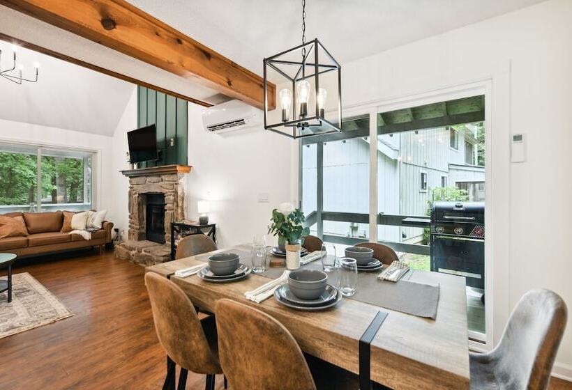 Maggie Valley Mountain Escape W/ Fire Pit & Deck